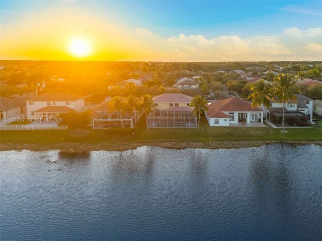 714 Heritage Dr, Weston, FL 33326