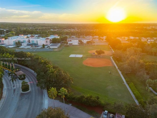 714 Heritage Dr, Weston, FL 33326