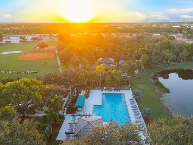 714 Heritage Dr, Weston, FL 33326