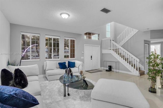 714 Heritage Dr, Weston, FL 33326