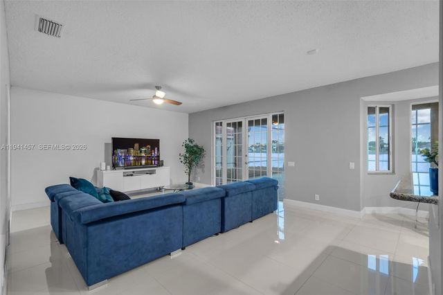 714 Heritage Dr, Weston, FL 33326