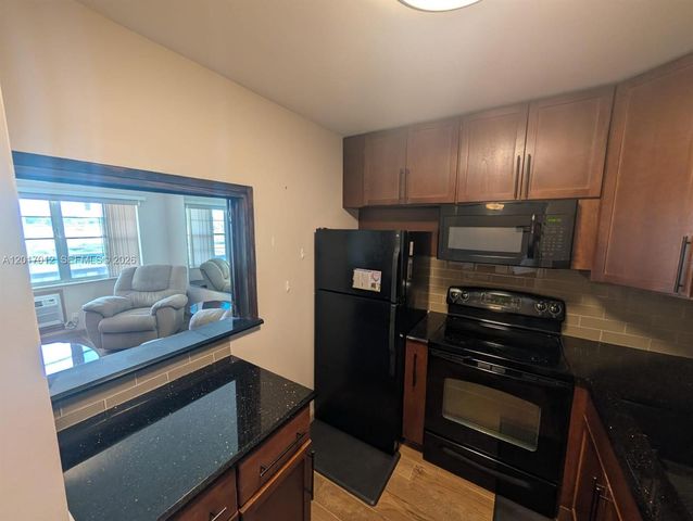 23 Easthampton A 0, West Palm Beach, FL 33417