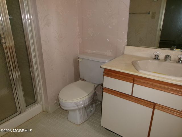 6 Harrow Place, Manchester, NJ 08759