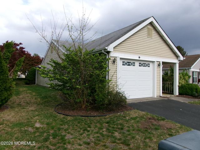 6 Harrow Place, Manchester, NJ 08759