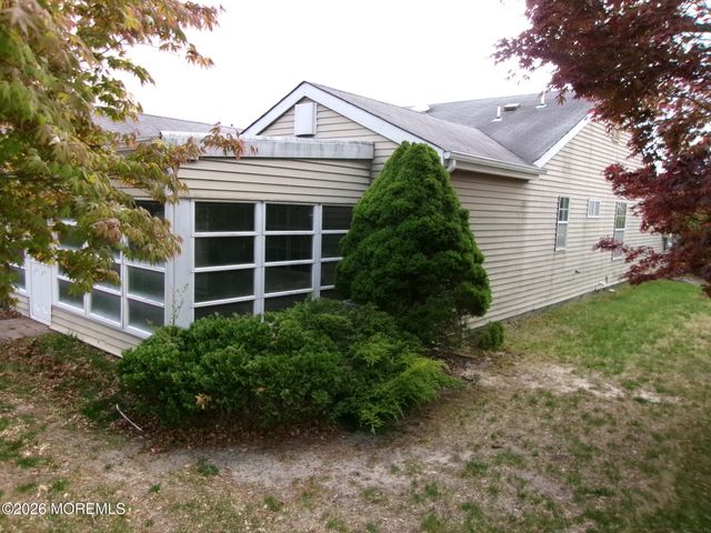 6 Harrow Place, Manchester, NJ 08759