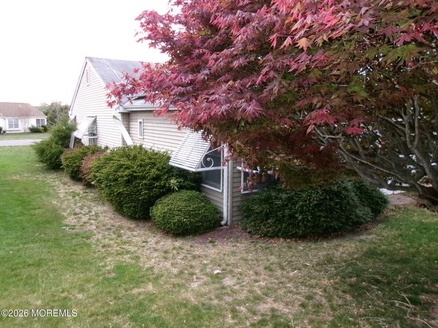6 Harrow Place, Manchester, NJ 08759