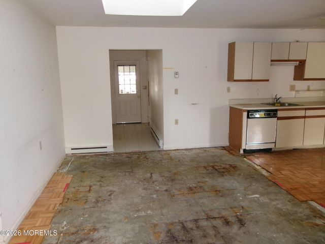 6 Harrow Place, Manchester, NJ 08759