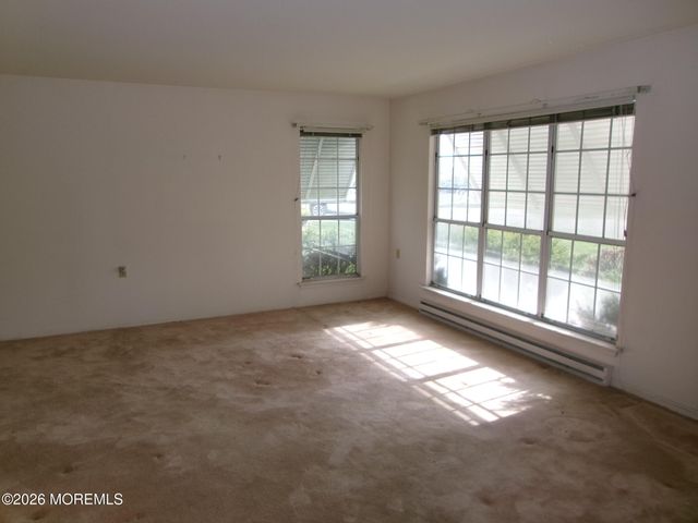 6 Harrow Place, Manchester, NJ 08759