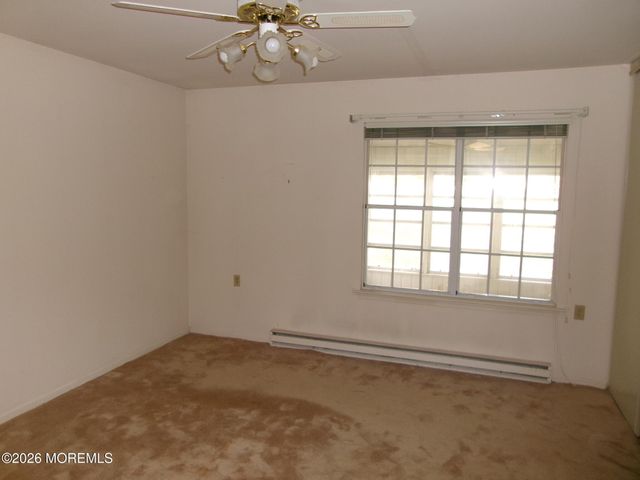 6 Harrow Place, Manchester, NJ 08759