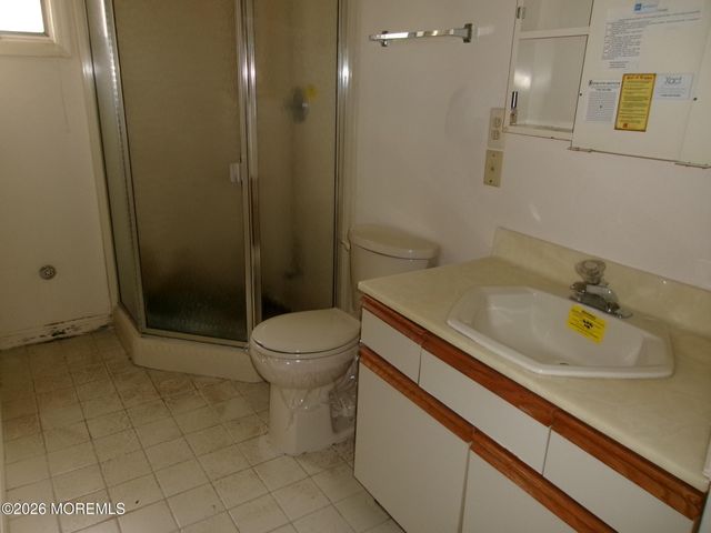 6 Harrow Place, Manchester, NJ 08759