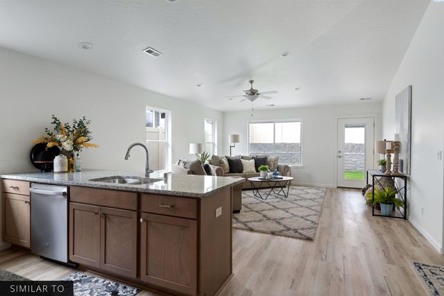 7061 W 38th Ave, Kennewick, WA 99338