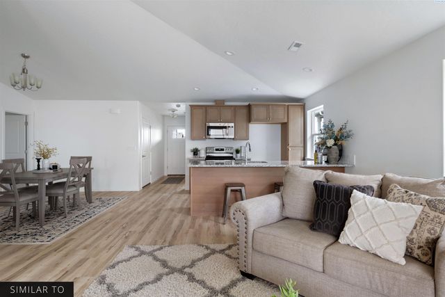 7061 W 38th Ave, Kennewick, WA 99338