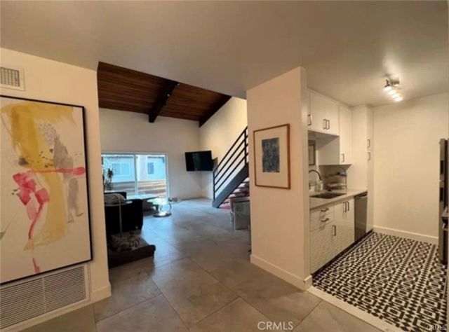 5460 White Oak A305, Encino, CA 91316