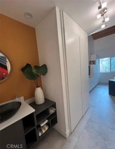 5460 White Oak A305, Encino, CA 91316