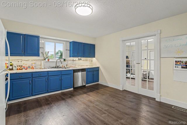 360 Woodlawn Avenue, York Charter Township, MI 48198