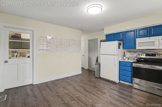 360 Woodlawn Avenue, York Charter Township, MI 48198