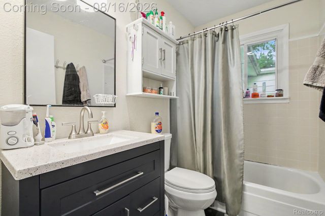 360 Woodlawn Avenue, York Charter Township, MI 48198