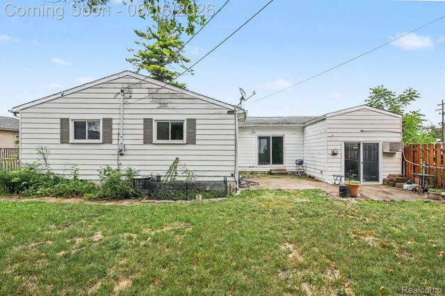 360 Woodlawn Avenue, York Charter Township, MI 48198