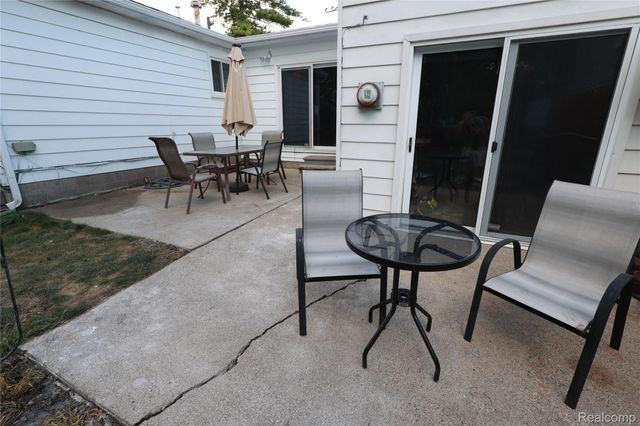 360 Woodlawn Avenue, York Charter Township, MI 48198