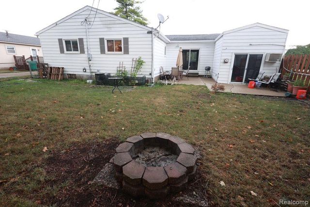 360 Woodlawn Avenue, York Charter Township, MI 48198