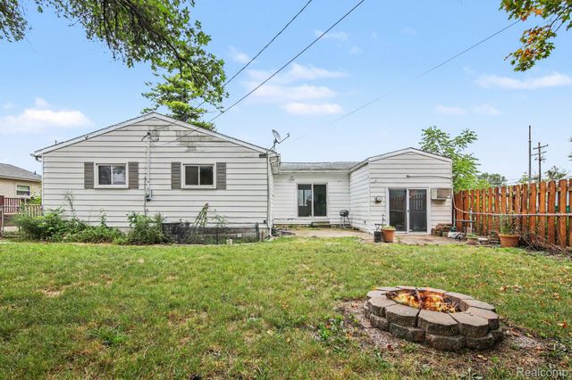 360 Woodlawn Avenue, York Charter Township, MI 48198