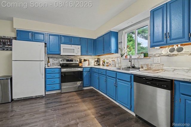 360 Woodlawn Avenue, York Charter Township, MI 48198