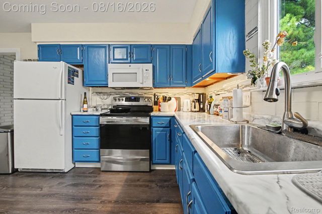 360 Woodlawn Avenue, York Charter Township, MI 48198