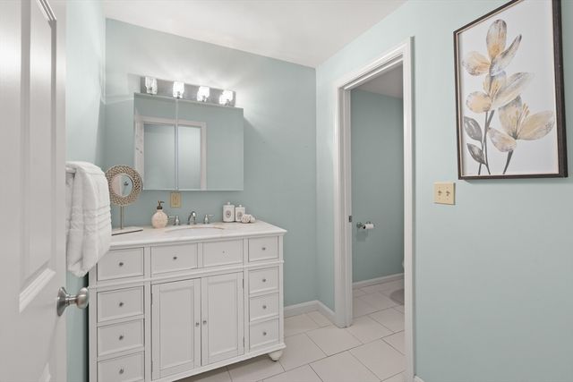 38 Dunham Rd 204, Beverly, MA 01915