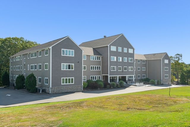 38 Dunham Rd 204, Beverly, MA 01915