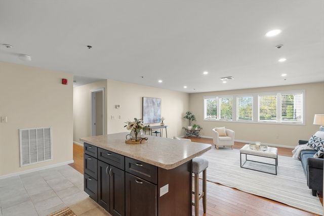 38 Dunham Rd 204, Beverly, MA 01915