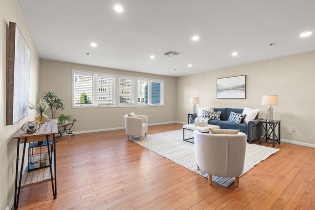 38 Dunham Rd 204, Beverly, MA 01915
