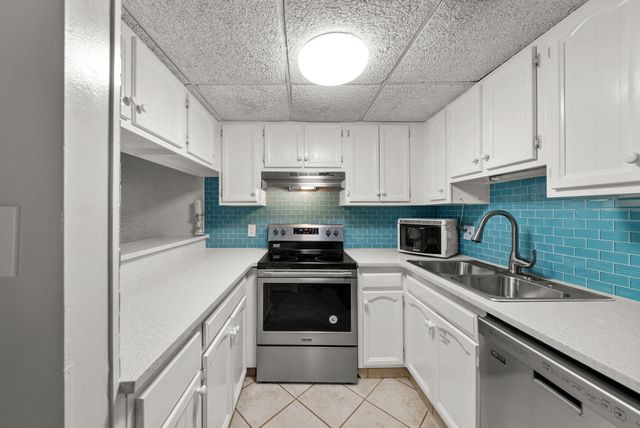 8727 Thomas Drive UNIT B17, Panama City Beach, FL 32408