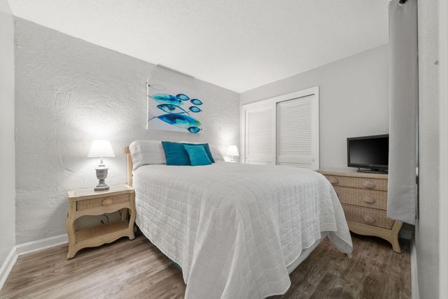 8727 Thomas Drive UNIT B17, Panama City Beach, FL 32408