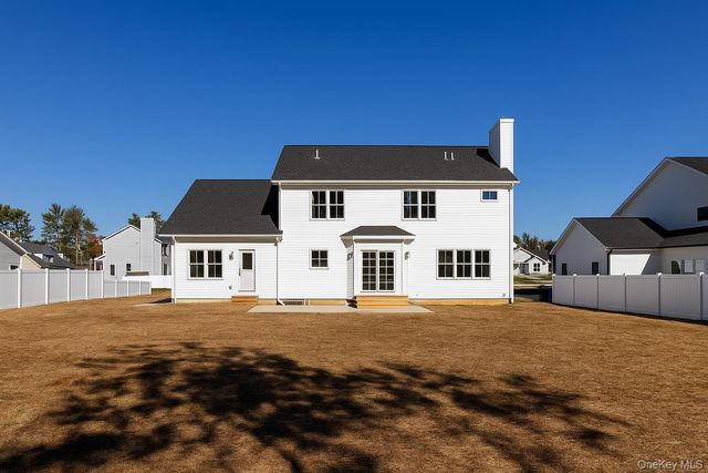 12 Fox Run Court, Ridge, NY 11961