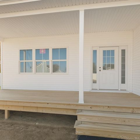 12 Fox Run Court, Ridge, NY 11961