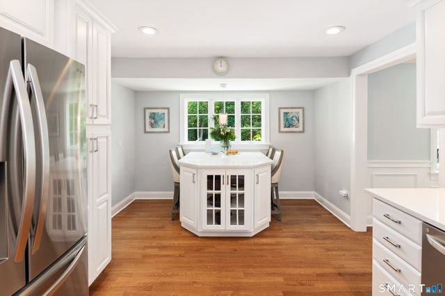 76 Comstock Hill Road, New Canaan, CT 06840