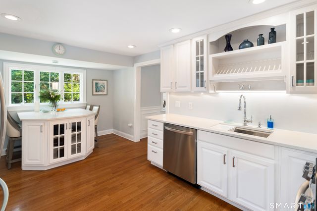 76 Comstock Hill Road, New Canaan, CT 06840