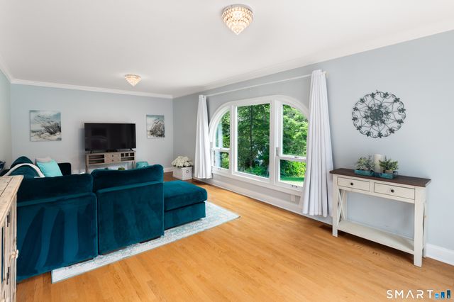 76 Comstock Hill Road, New Canaan, CT 06840