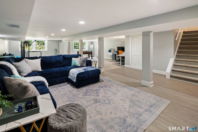 76 Comstock Hill Road, New Canaan, CT 06840
