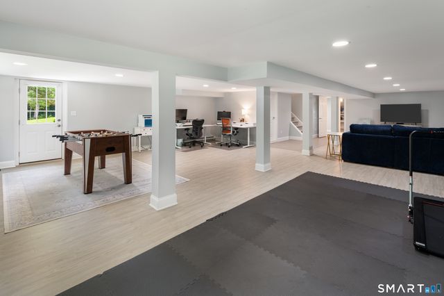 76 Comstock Hill Road, New Canaan, CT 06840
