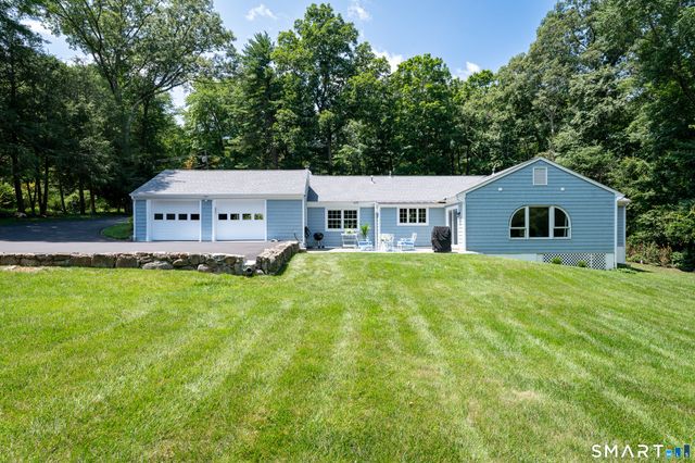 76 Comstock Hill Road, New Canaan, CT 06840