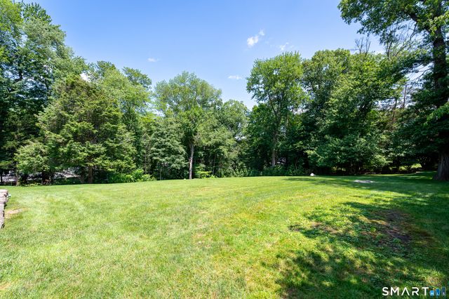 76 Comstock Hill Road, New Canaan, CT 06840