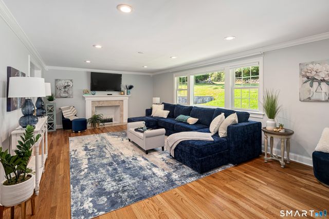 76 Comstock Hill Road, New Canaan, CT 06840