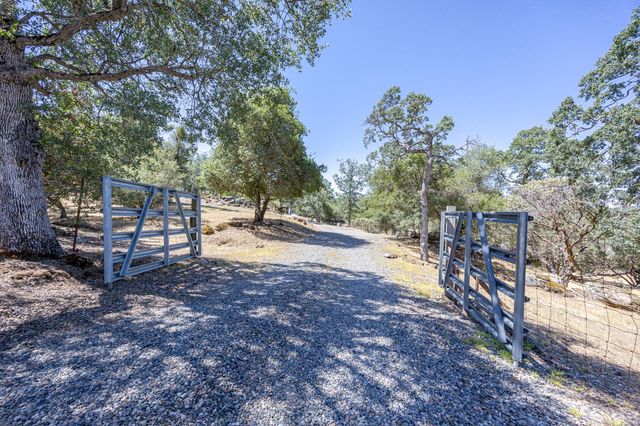 36846 Batti Road, Coarsegold, CA 93614