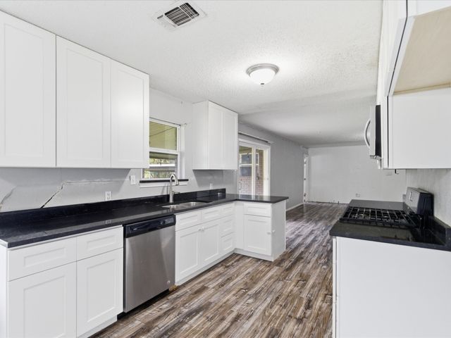 154 Cotillion Road, Fort Worth, TX 76134