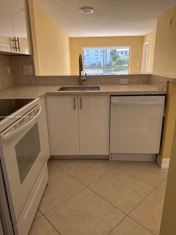 2226 N Cypress Bend Dr 210, Pompano Beach, FL 33069