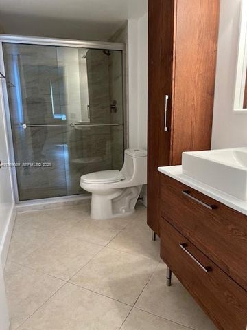 2226 N Cypress Bend Dr 210, Pompano Beach, FL 33069