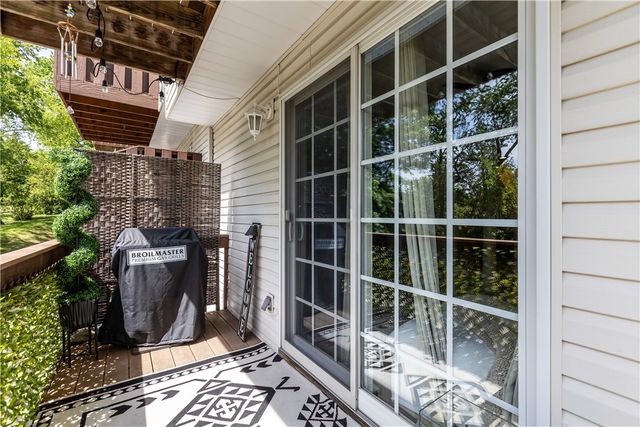110 Longvue Dr, White Oak, PA 15131