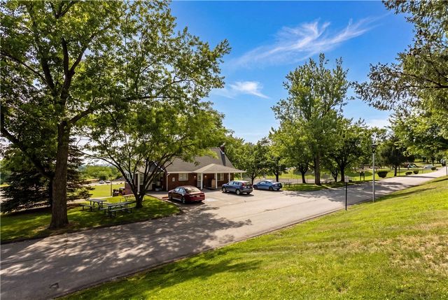 110 Longvue Dr, White Oak, PA 15131