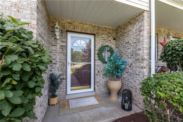 110 Longvue Dr, White Oak, PA 15131